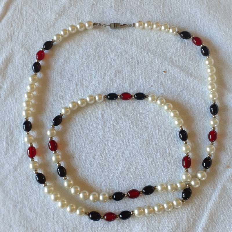 necklace Red Glass Beads and faux pearls