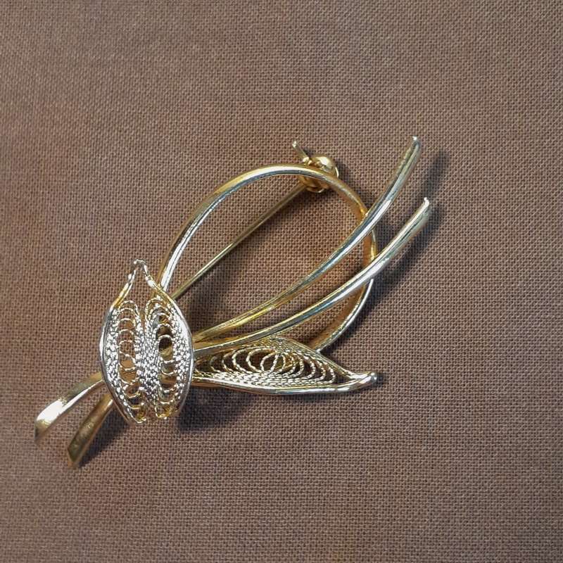 vintage brooch filigree gold tone