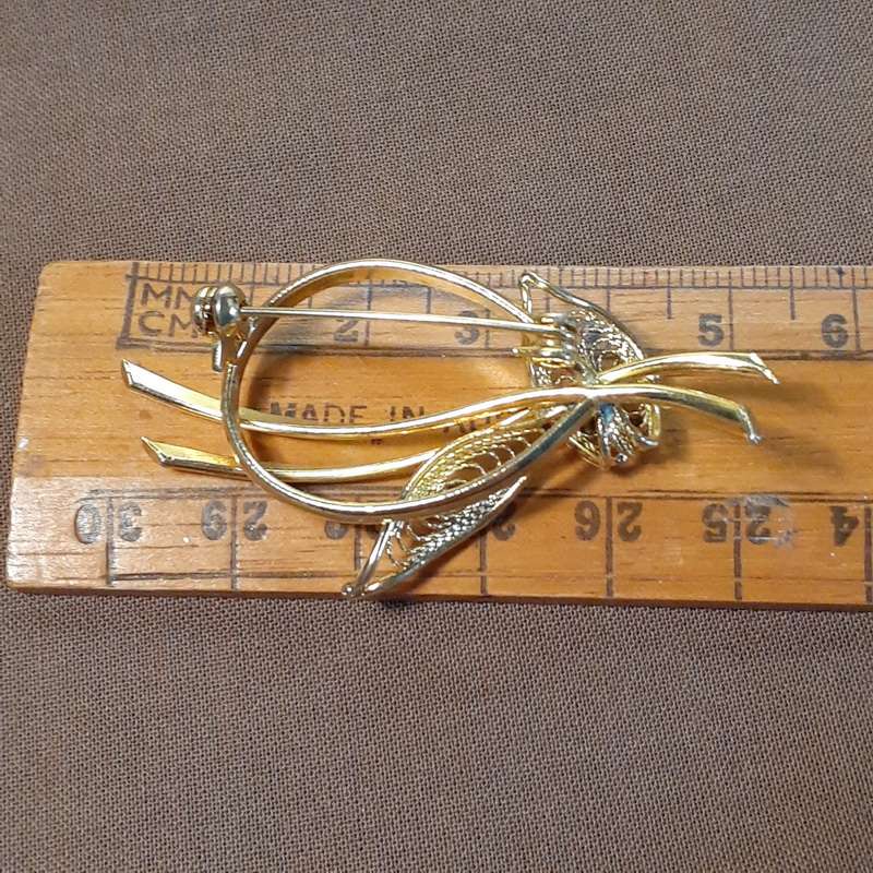 vintage brooch filigree gold tone
