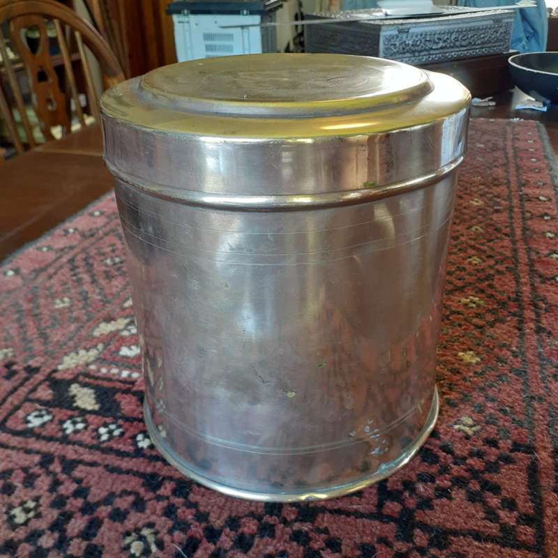 Dutch Brass pot/container humidor - 18 cms x 16.5 cms1 kg