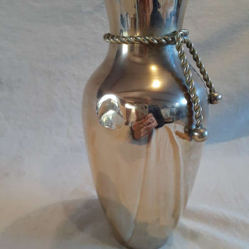 Brass Vase - approx 24 cms tall approx 550 gms