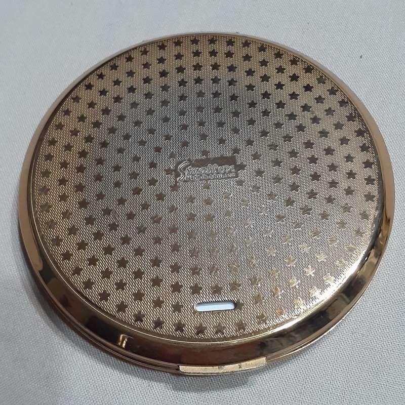 Powder Compact - Vintage Stratton gilt