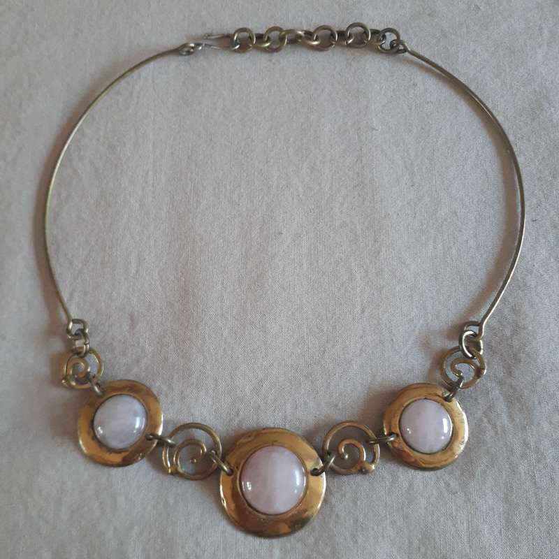 Vintage rose quartz necklace on gilt metal and brass   1970's