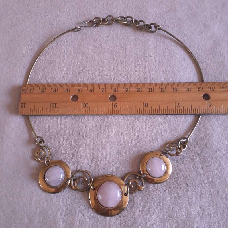 Vintage rose quartz necklace on gilt metal and brass   1970's