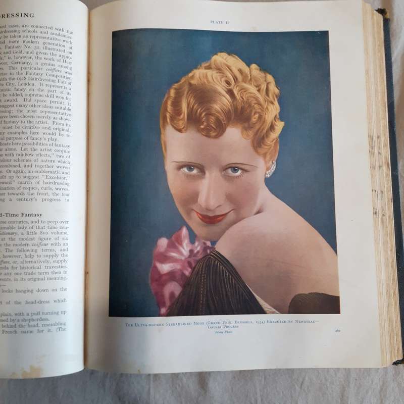 Art and craft of hairdressing - second ed. - Gilbert A Foan - 623 pages