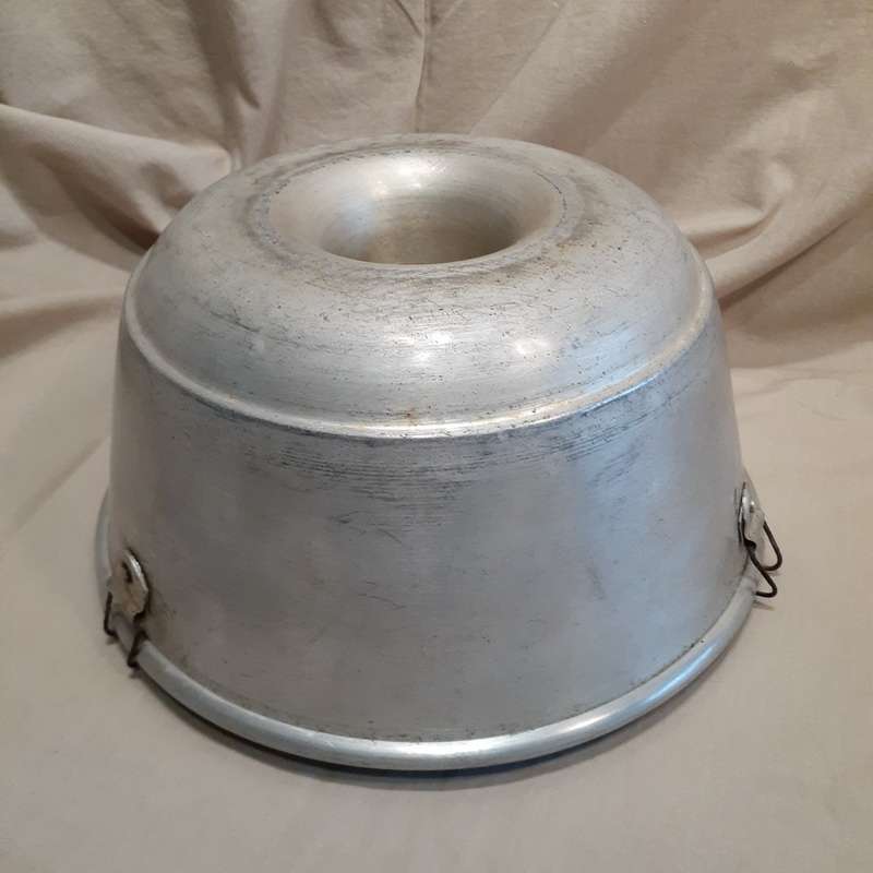 Bundt Dish - large aluminium steamed pudding bowl, jelly dish, no lid