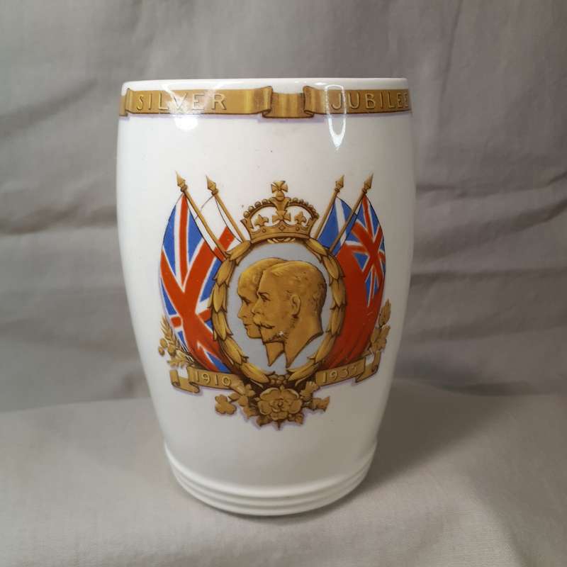 Royalty Silver Jubilee Mug / cup George V and Queen Mary  1910 - 1935 Solian Ware