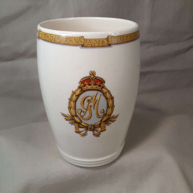 Royalty Silver Jubilee Mug / cup George V and Queen Mary  1910 - 1935 Solian Ware