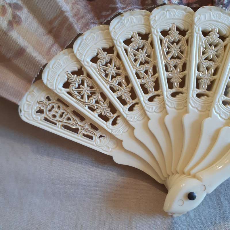 Hand Fan - Vintage made in Spain - floral decoration