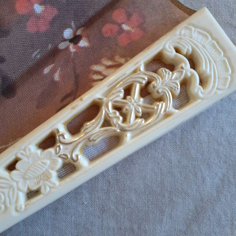 Hand Fan - Vintage made in Spain - floral decoration