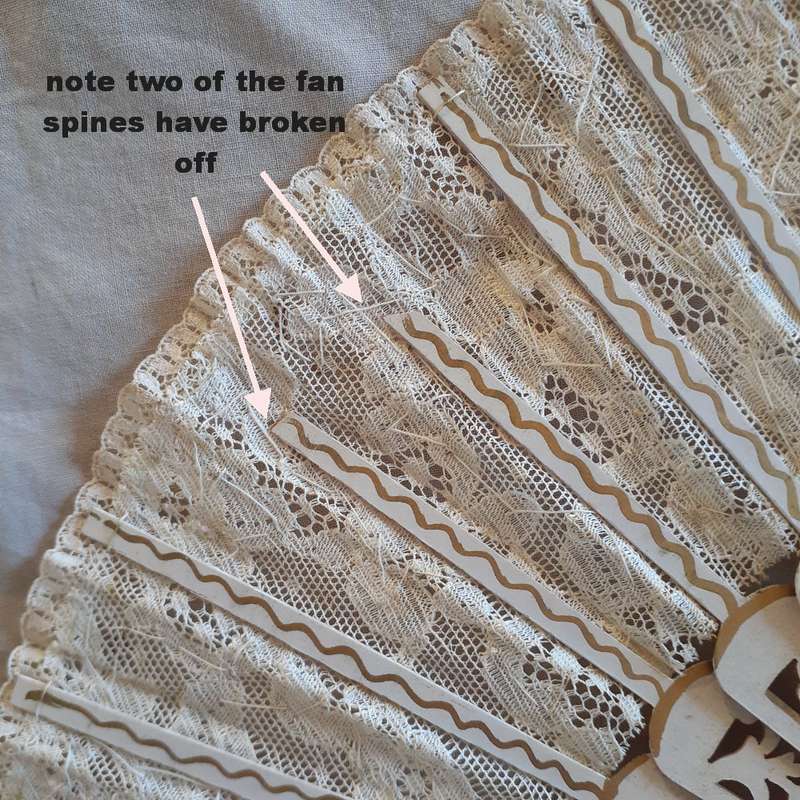 Fan Spanish Lace hand fan - vintage