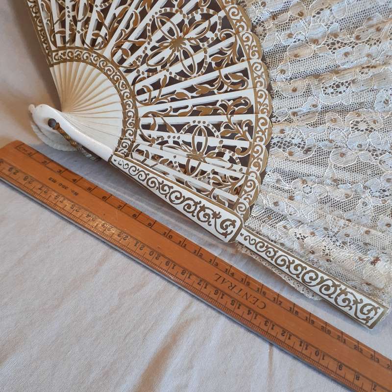 Fan Spanish Lace hand fan - vintage
