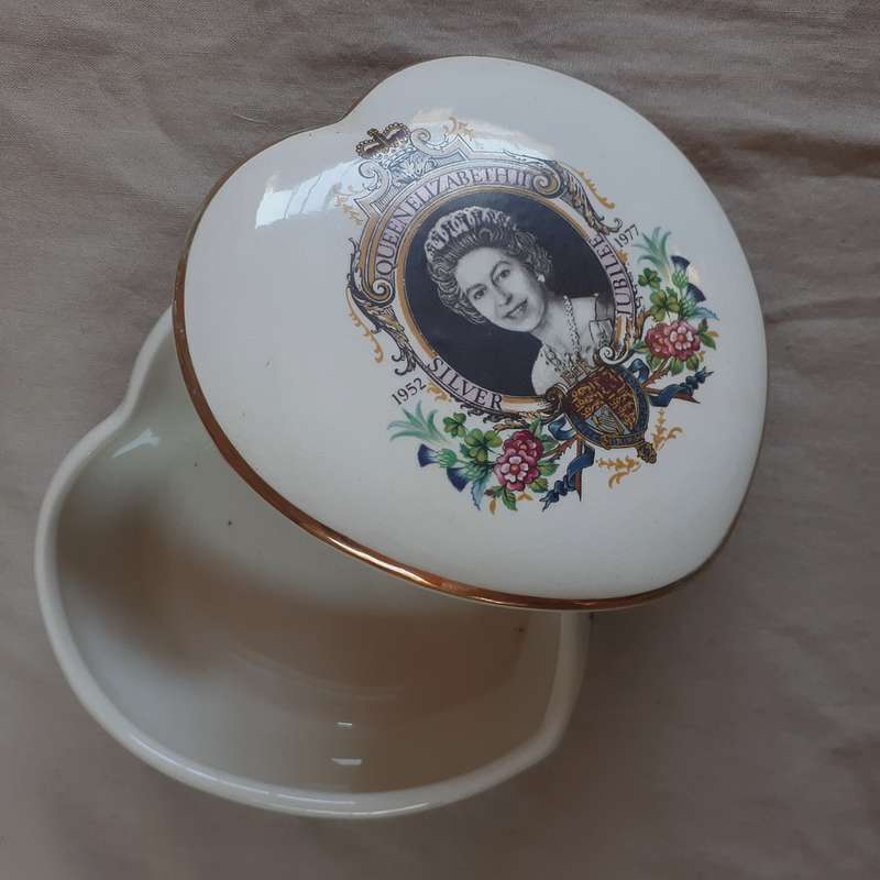 QE 2 Silver Jubilee - heart shaped trinket bowl with lid -  floral