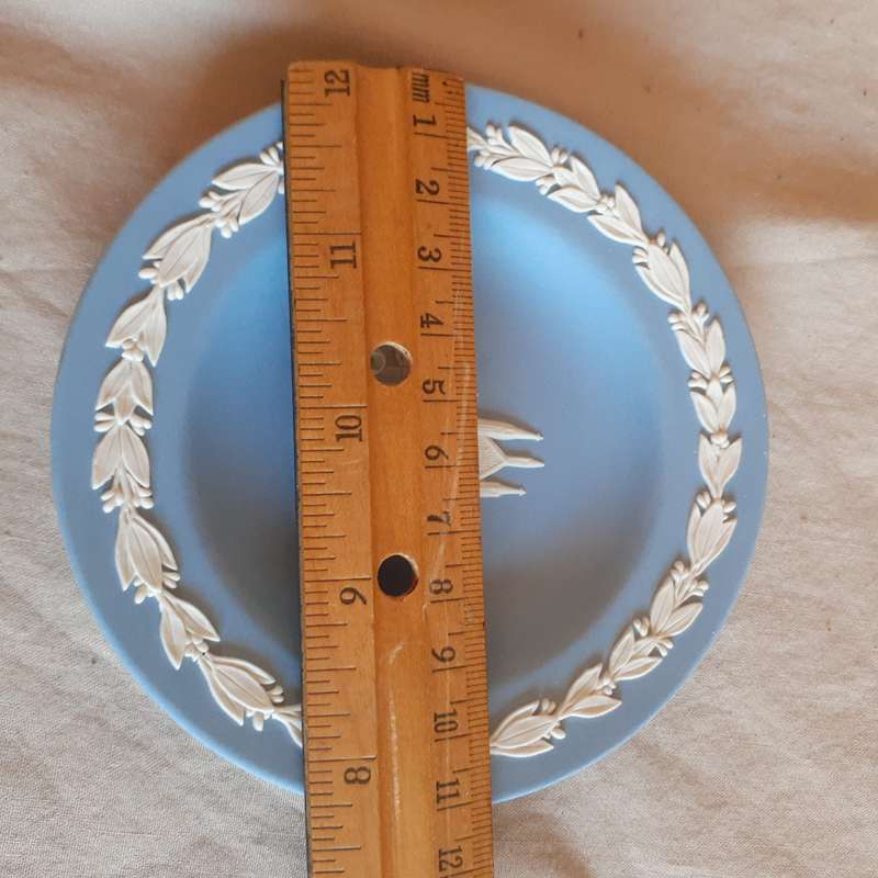 Blue and white Wedgewood pin tray - Winchester Cathedral  11 cms