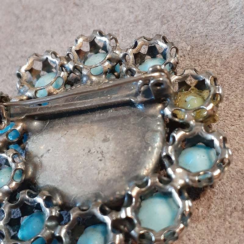 Torquoise blue milky glass vintage brooch 4 cms dia