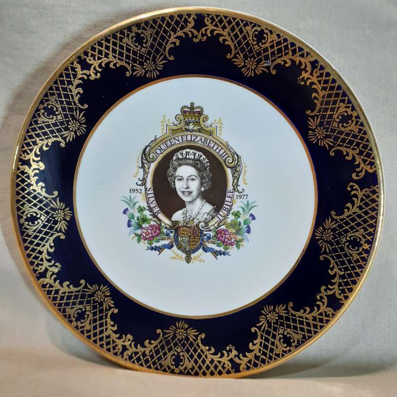 Commemorative QE 2 Plate Silver Jubilee 1952 1977