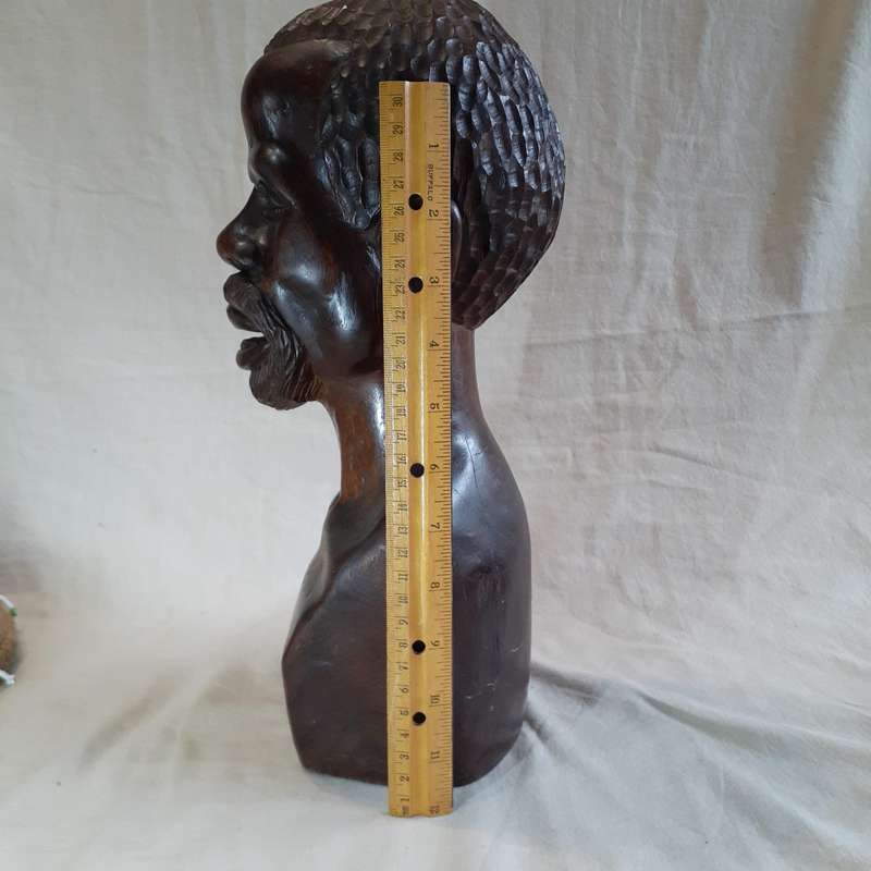 African hard wood carving  - 35 cms - lovely wood grain
