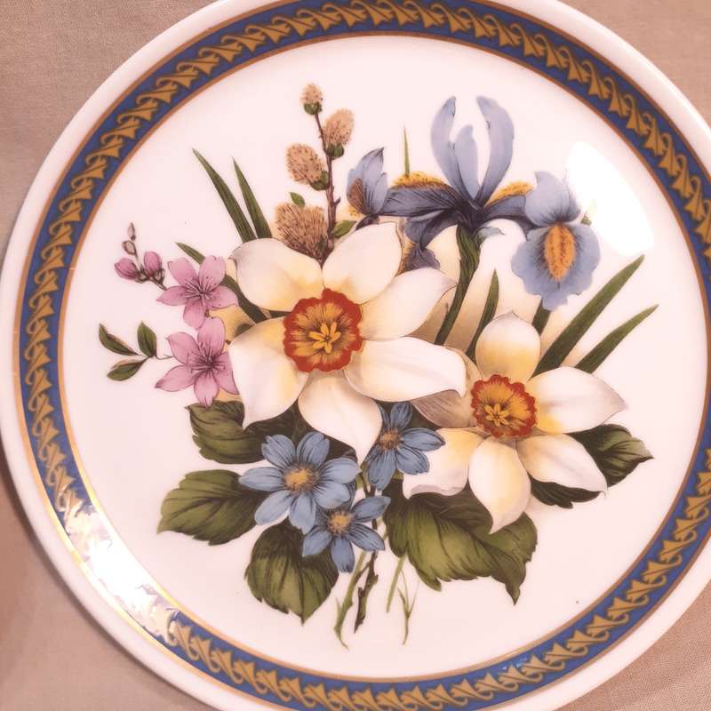 2 Royal Doulton Floral Plates British Airways - snowdrops and iris  17 cms