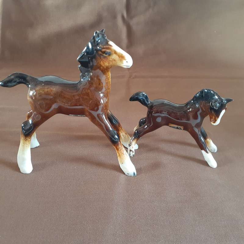 2 ceramic horse foals - Vermont 7 and 12 cms