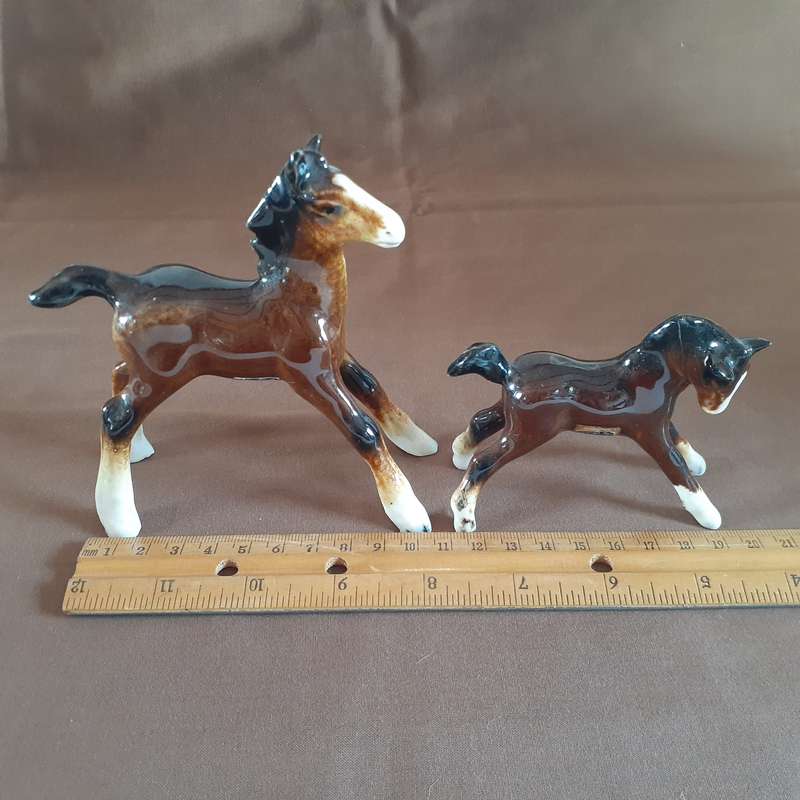 2 ceramic horse foals - Vermont 7 and 12 cms