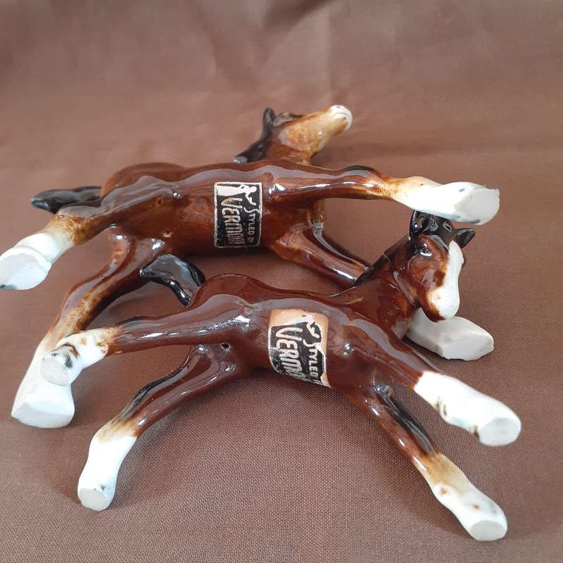 2 ceramic horse foals - Vermont 7 and 12 cms