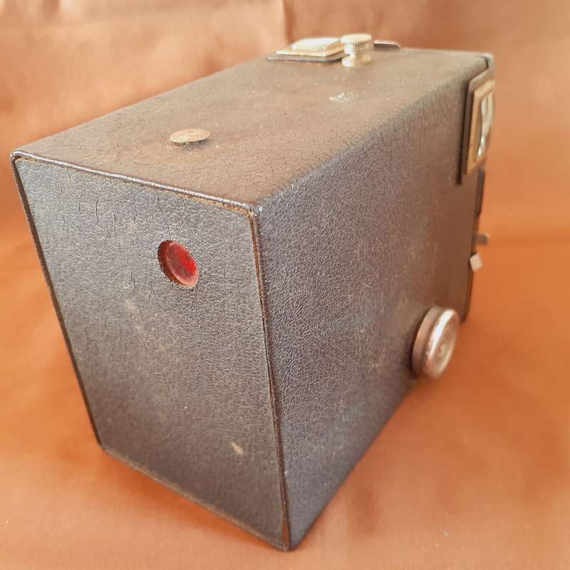 Camera - Brownie Target Six 20