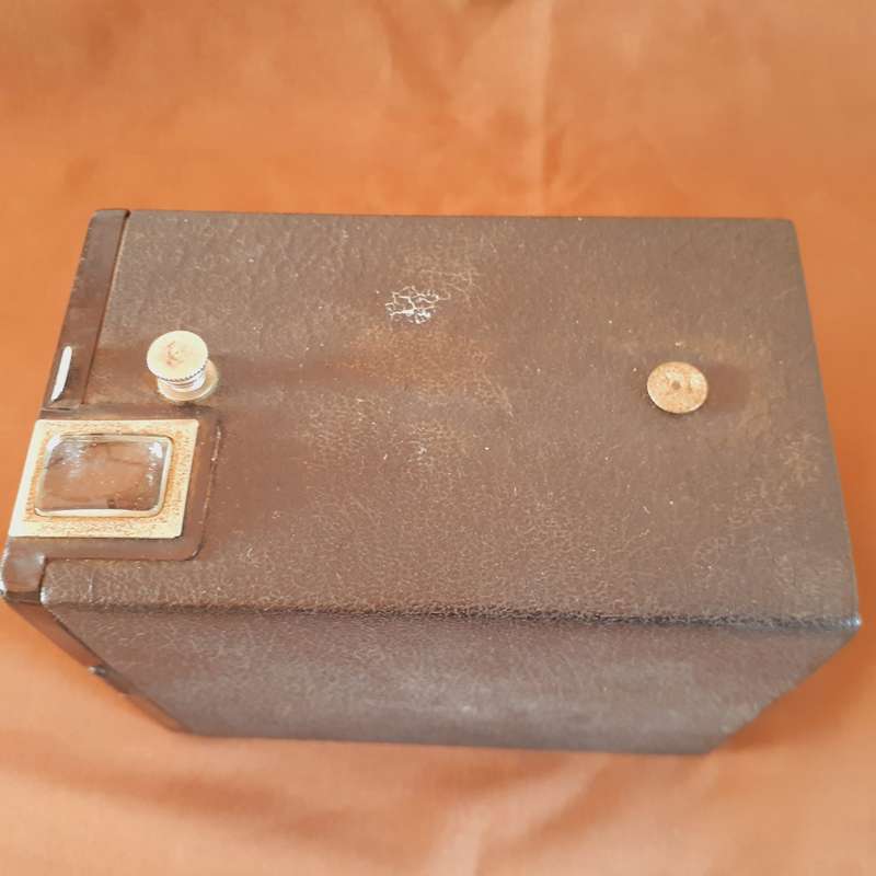 Camera - Brownie Target Six 20