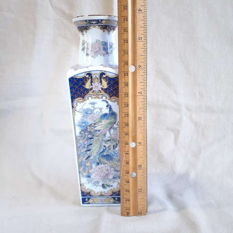 Japanese imari style vase and plate with peacocks 21 cms and plate 16 cms