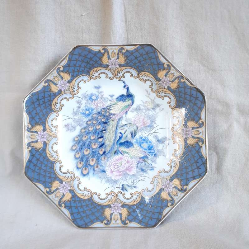 Japanese imari style vase and plate with peacocks 21 cms and plate 16 cms