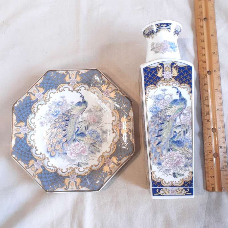 Japanese imari style vase and plate with peacocks 21 cms and plate 16 cms