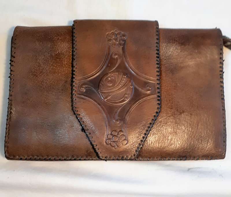 Vintage 1920's leather clutch handbag - Made in England 25 x 16 cms