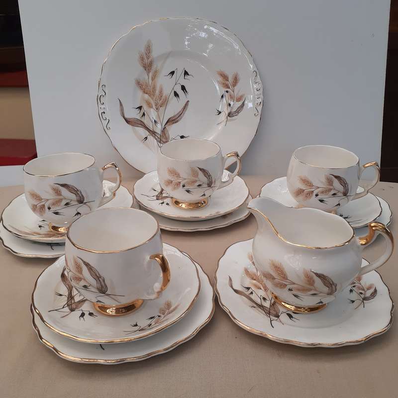 4 tea trios milk jug and cake plate - Colclough 1 extra tea plate