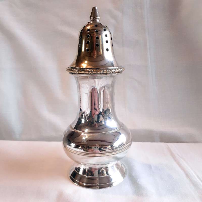 Sugar castor sifter - silverplate 1982 - screw top 17cms