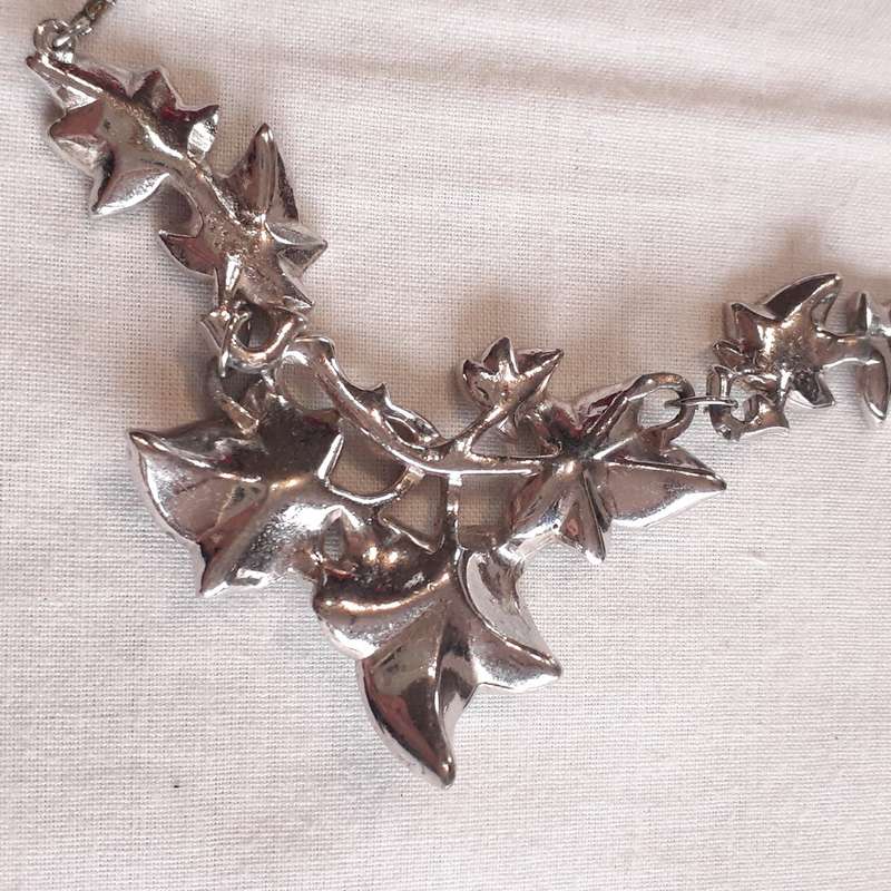 Marcasite necklace - vintage Sphinx silver metal -  leaves - unusual chain design