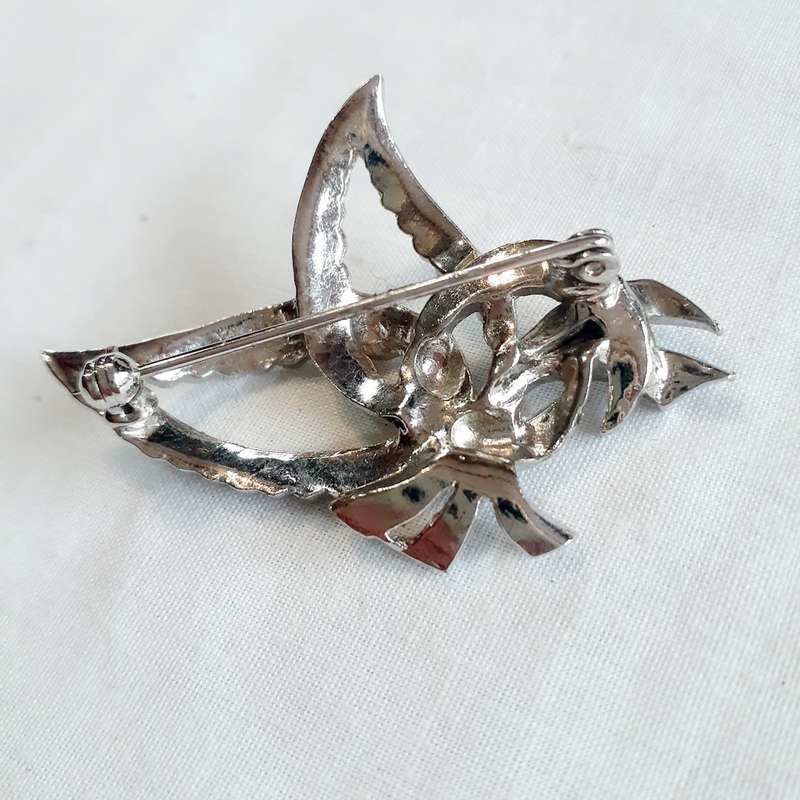 Marcasite brooch - silver metal with leaves