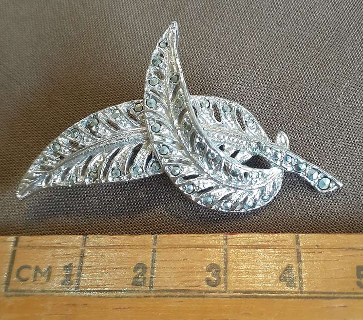 Silver metal marcasite leaf brooch