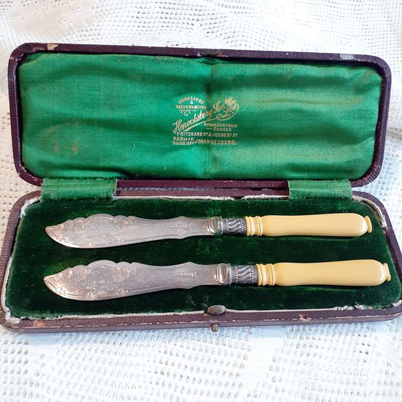 Boxed Master Butter knives - hallmarked Silver Collars French Ivory handles EP