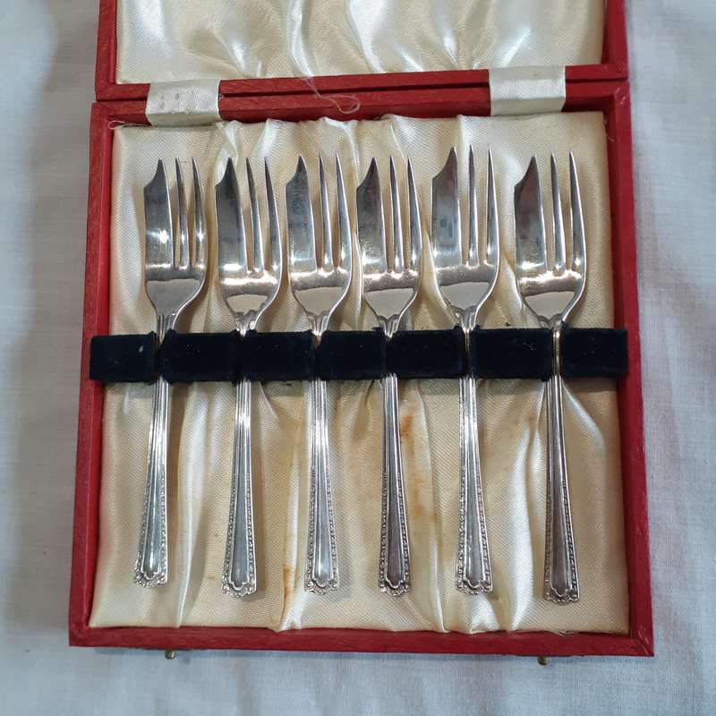 Cake Forks - top quality boxed English plate hallmarked unused RandD