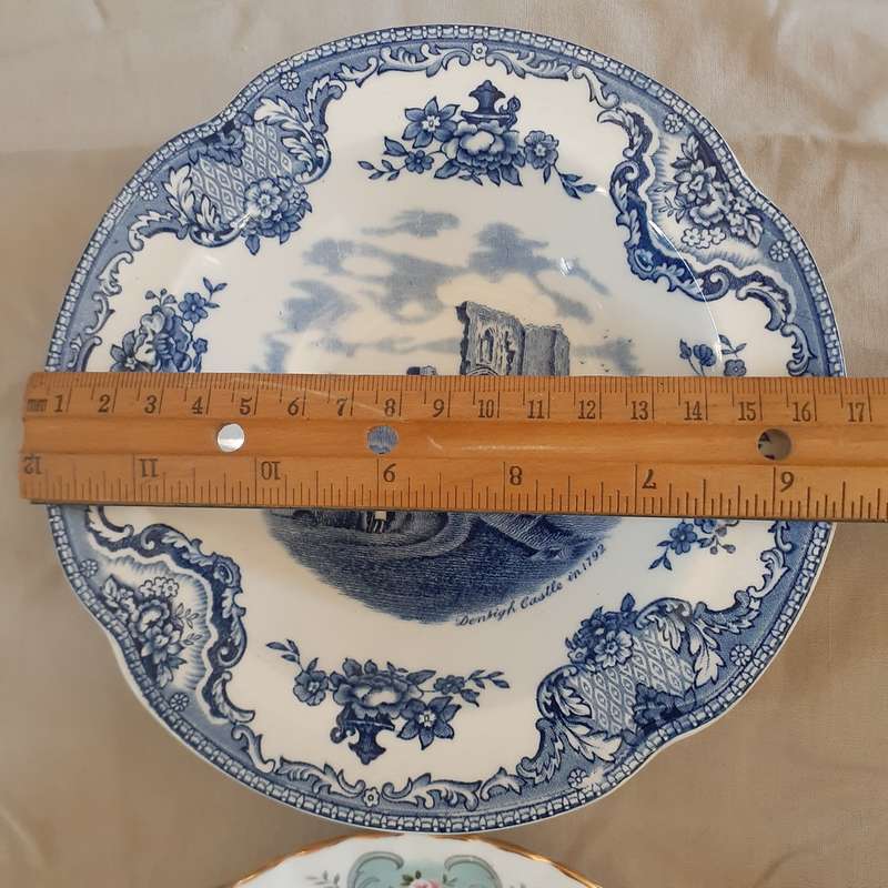 2 Royal Albert saucers - 2 Johnson Bros bowls  Good condition