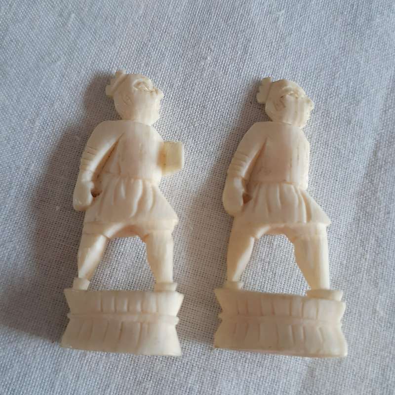 7 little carved bone figurines birds and a crocodile