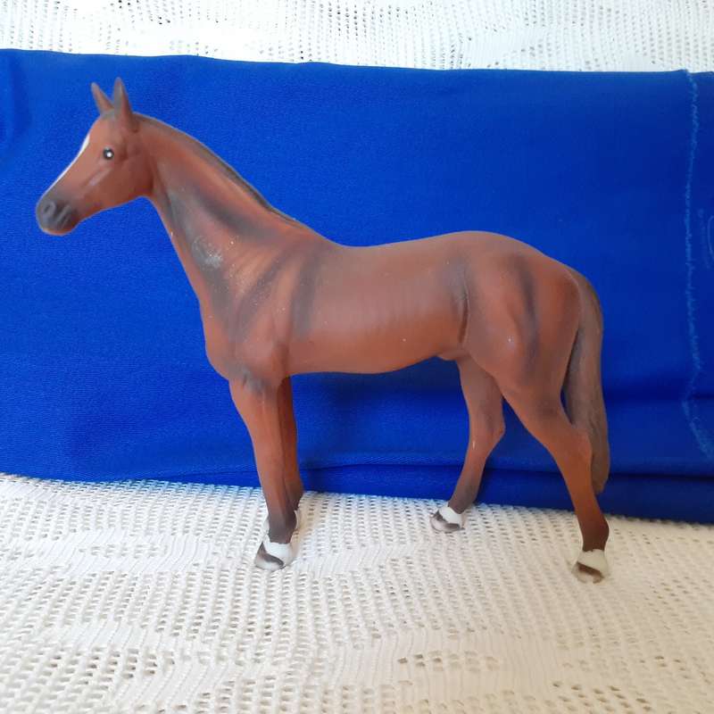 Horse ornament.  Thoroughbred.  Matt glaze  no repairs