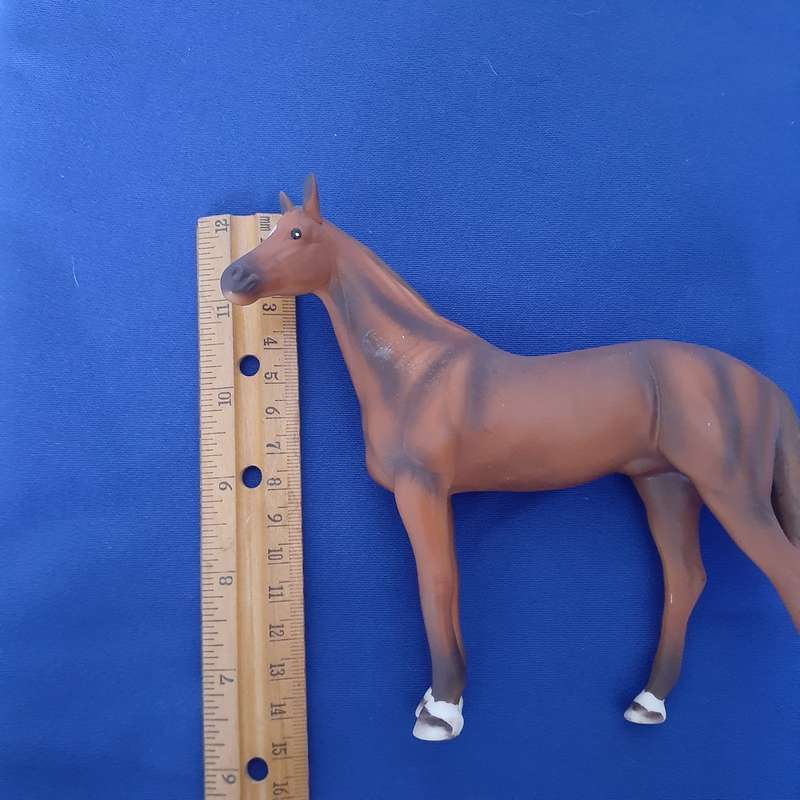 Horse ornament.  Thoroughbred.  Matt glaze  no repairs