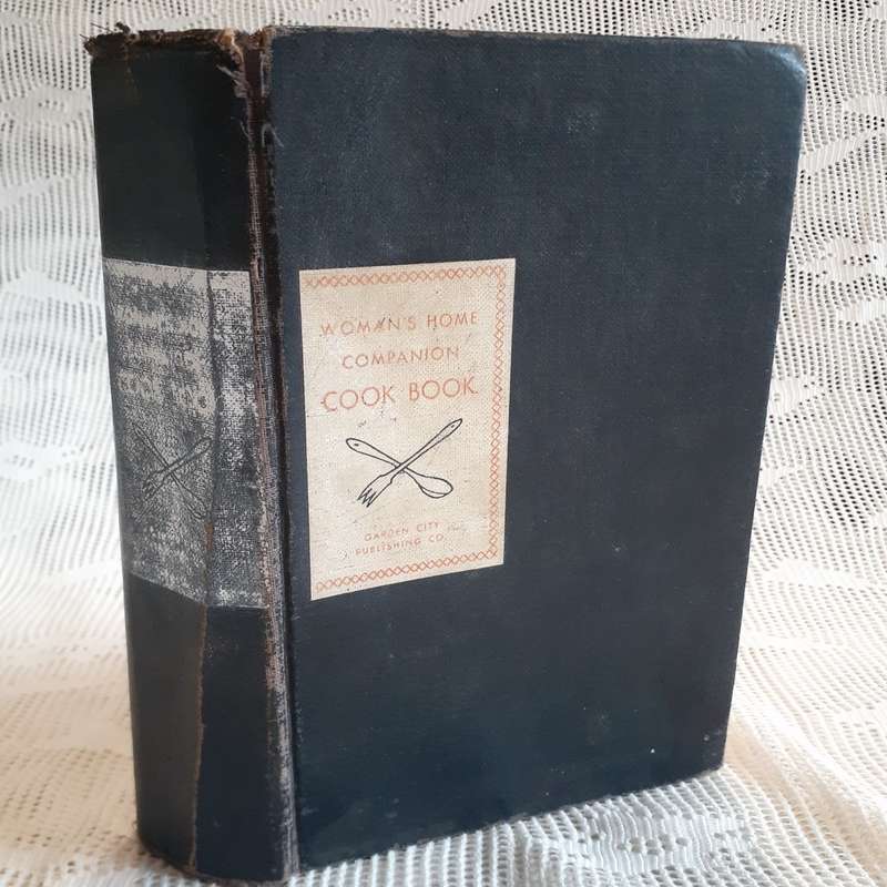 American vintage cook book -1946 edition - Womens home companion cook book 949 pages