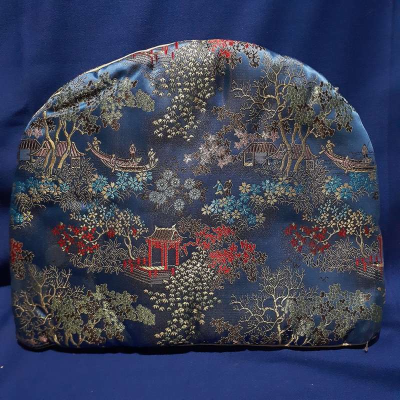 Tea cosy - Oriental design on padded satin material - vintage