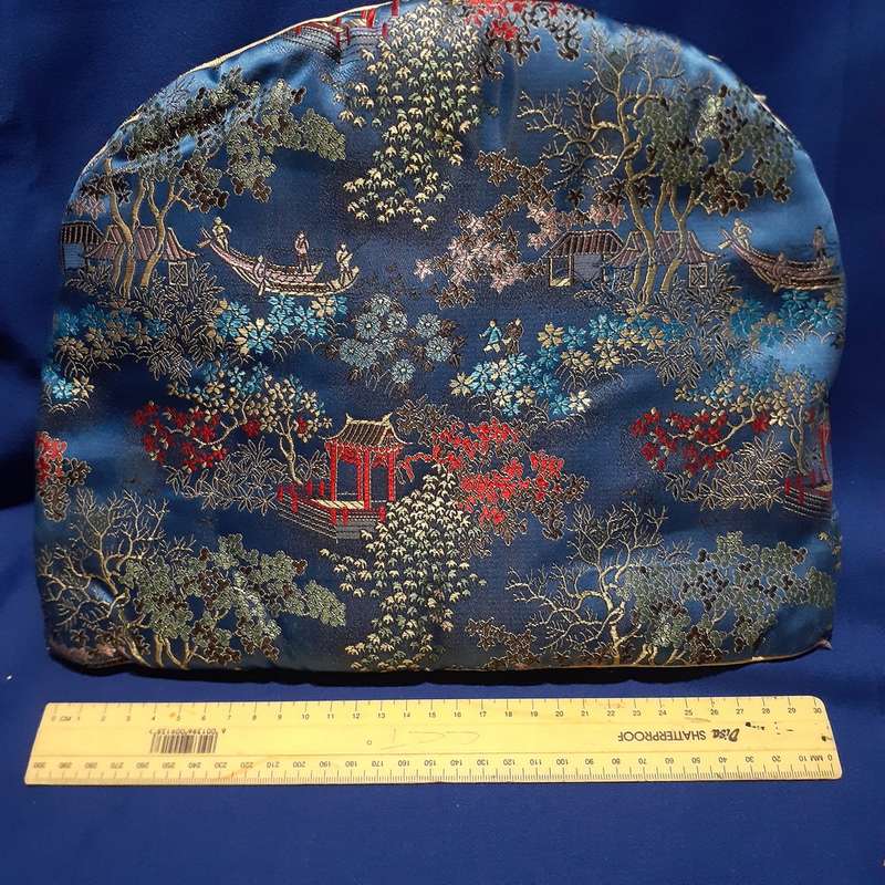 Tea cosy - Oriental design on padded satin material - vintage