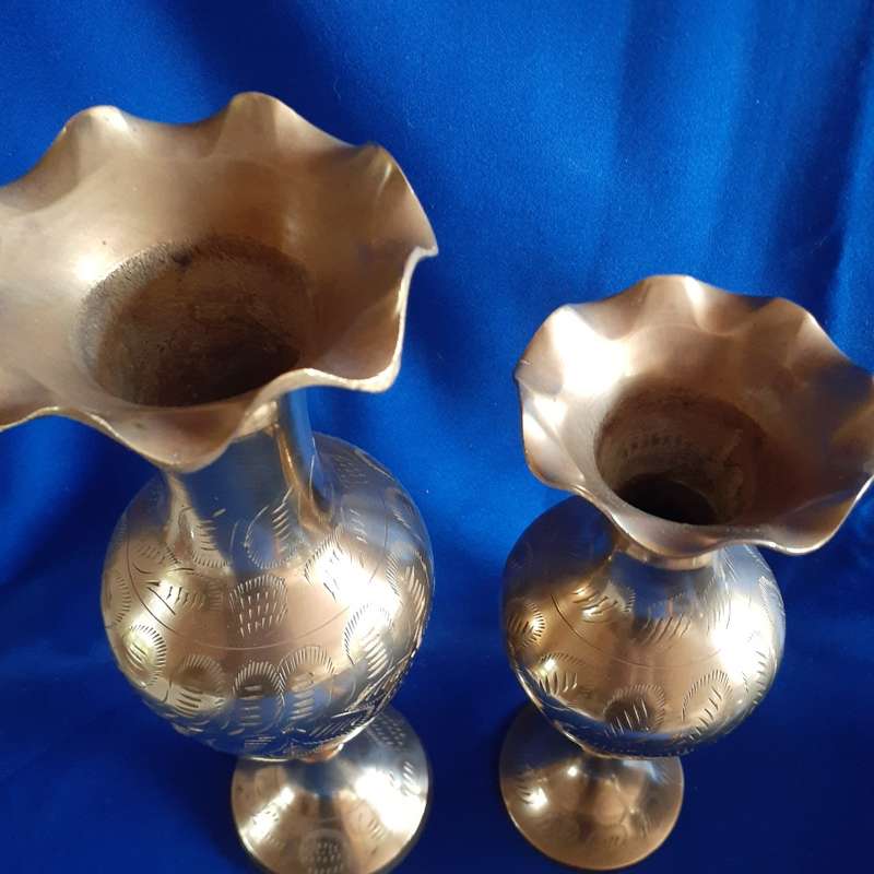 Pair of beautiful brass vases - hand etched made in India - 39 and 25 cms tall
