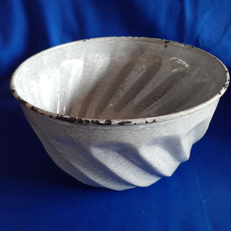 Large Enamel jelly aspic mould mold - W-Germany Grey flecked Large - kitchenalia