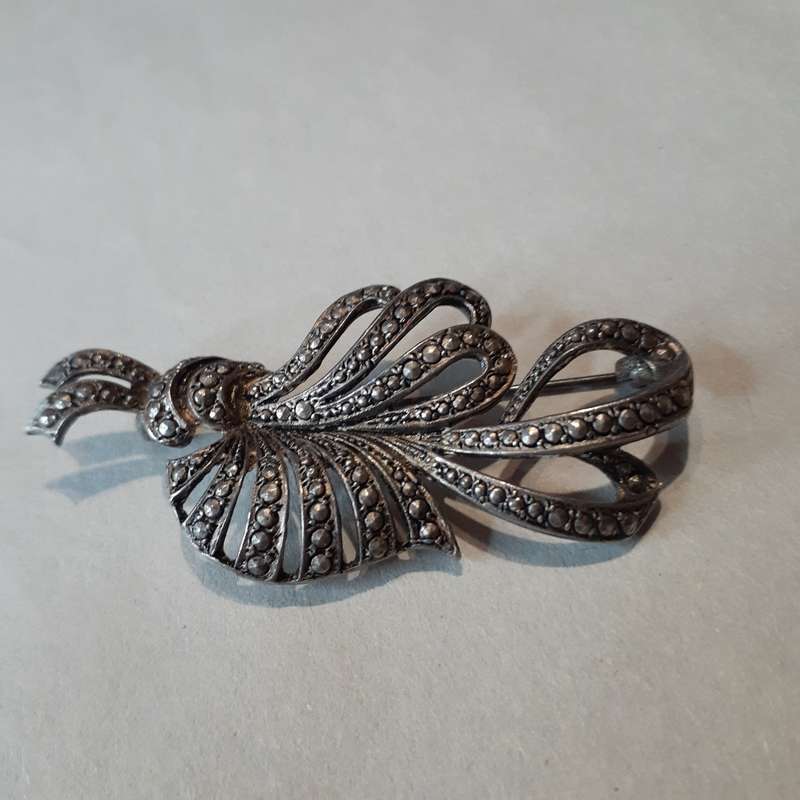 Silver metal marcasite leaf brooch made in Austria