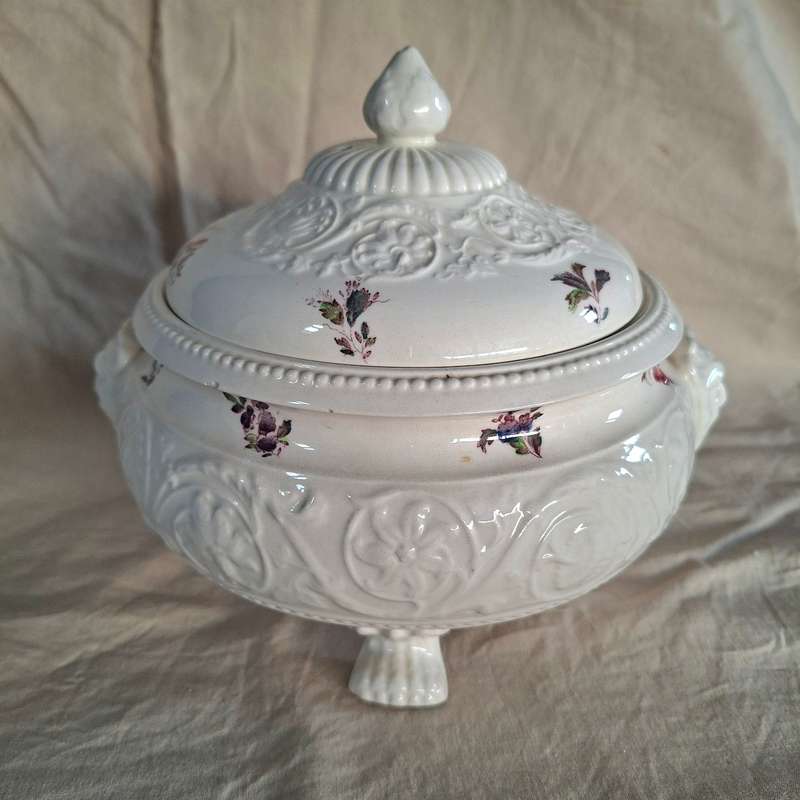 Wedgewood footed bowl with lid.   Floral designs  Swansea England Patrician USA