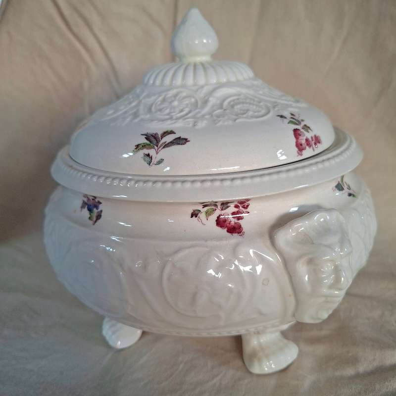 Wedgewood footed bowl with lid.   Floral designs  Swansea England Patrician USA